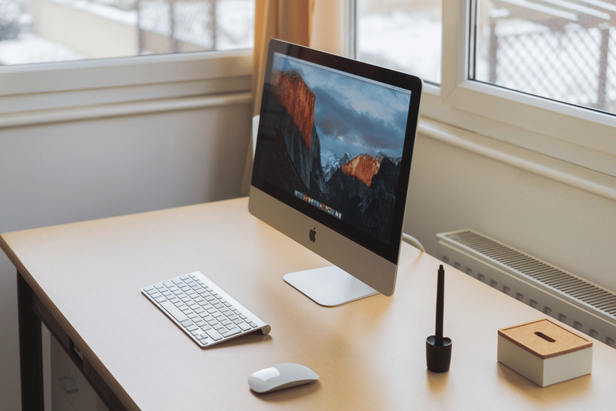 35 Desk Ideas for the Minimalist