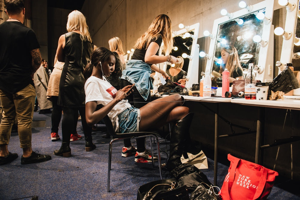 The Makeup Mirrors That Makeup Artists &amp; Beauty Pros Swear By