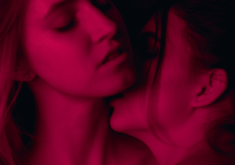 A Sensual Oil Massage Could Be What Your Sex-Life is Missing