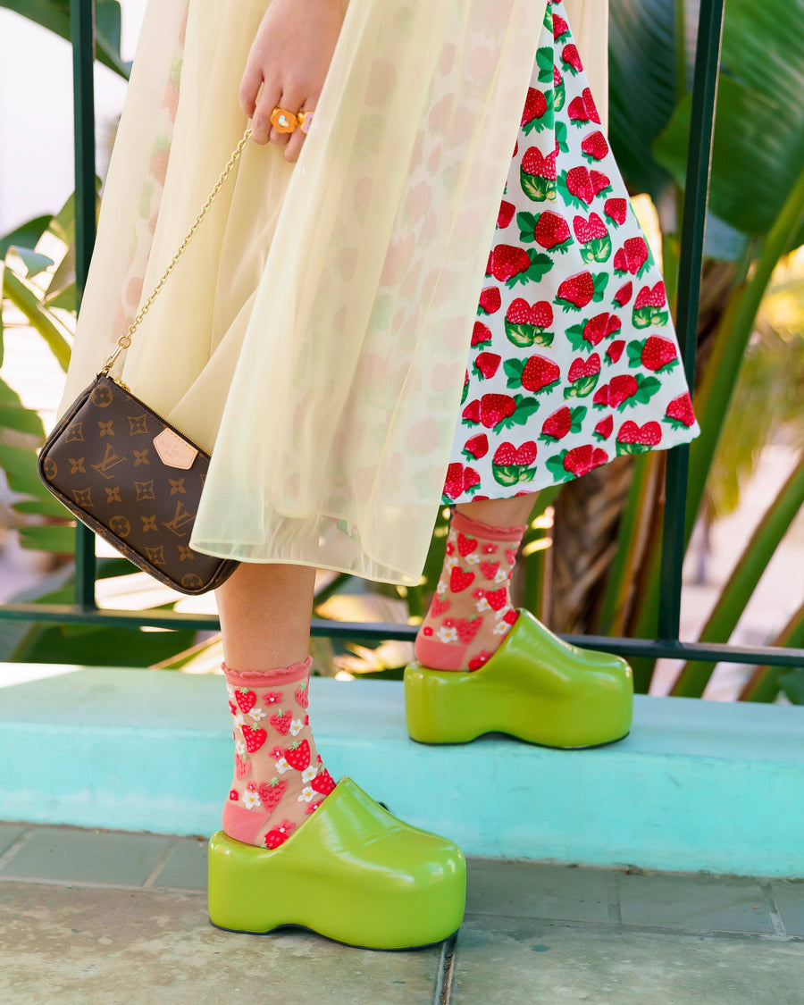 Strawberry Daisy Ruffle Sheer Crew Sock: Size I: Fits US W5.5-9.5