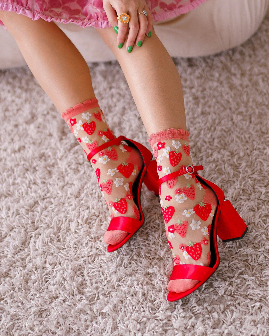 Strawberry Daisy Ruffle Sheer Crew Sock: Size I: Fits US W5.5-9.5